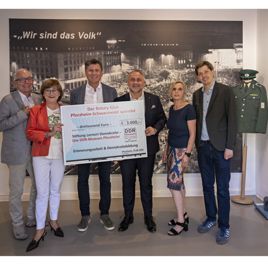 Der Rotary Club Pforzheim-Schwarzwald unterstützt das DDR-Museum Pforzheim mit einer Spende von 3.000 Euro.